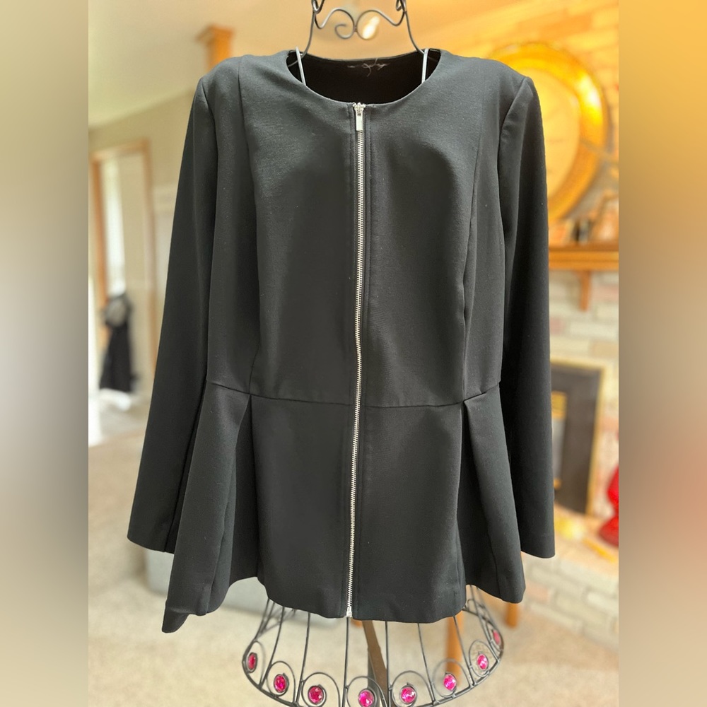 Lane Bryant Zipper Black Blazer Size 20(tag is missing) very gently used